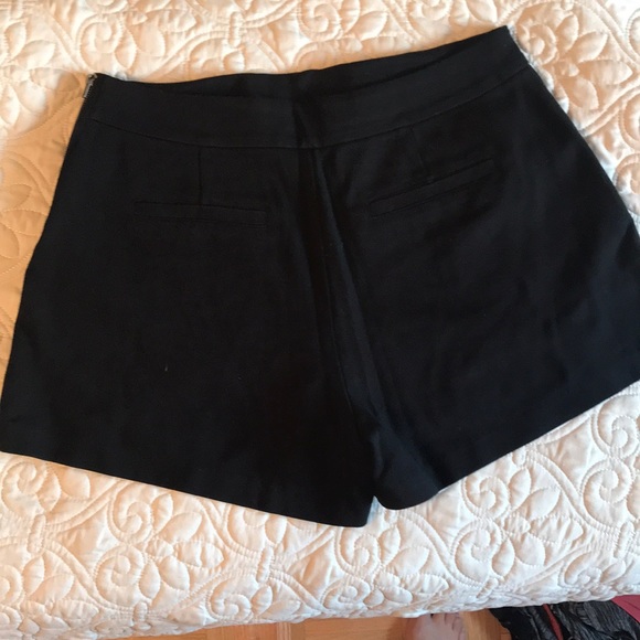High rise black short with pockets. - Picture 3 of 4